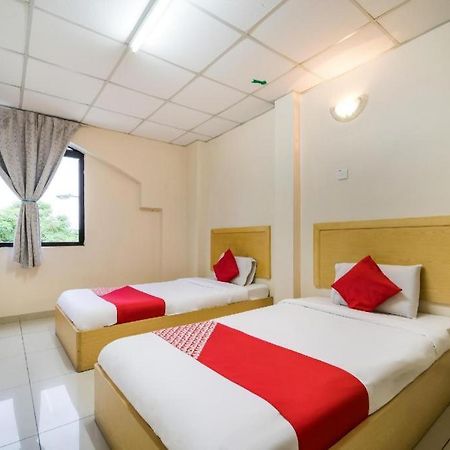 Oyo 301 River Inn Hotel Butterworth Buitenkant foto