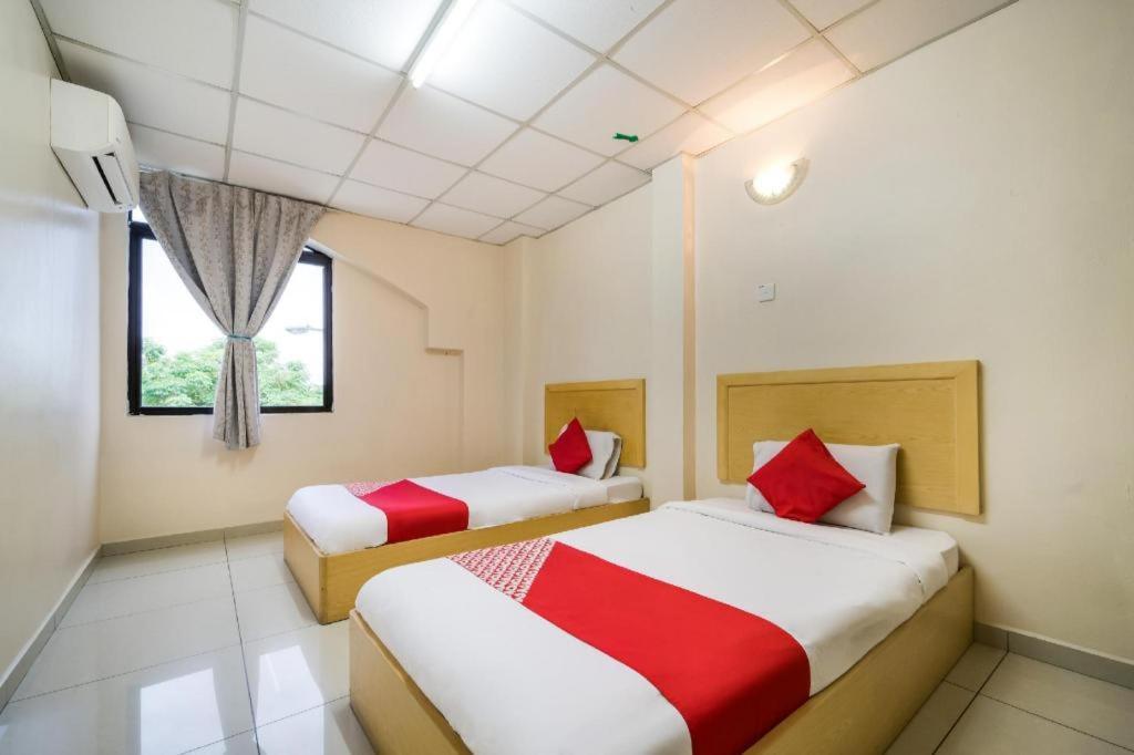 Oyo 301 River Inn Hotel Butterworth Buitenkant foto