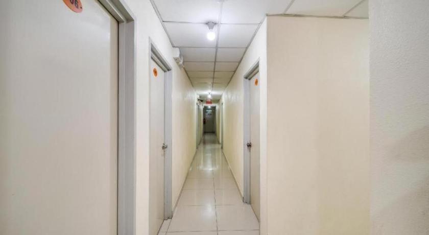 Oyo 301 River Inn Hotel Butterworth Buitenkant foto