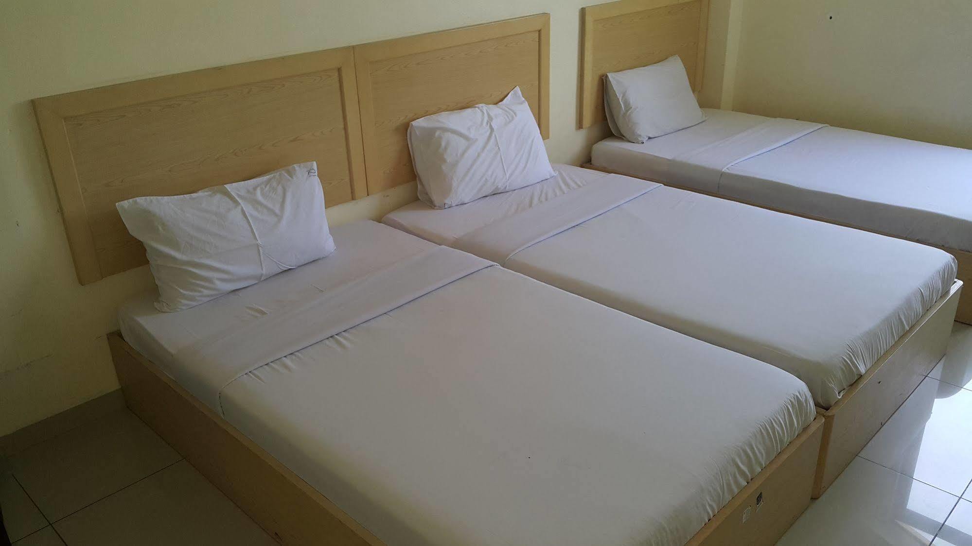 Oyo 301 River Inn Hotel Butterworth Buitenkant foto
