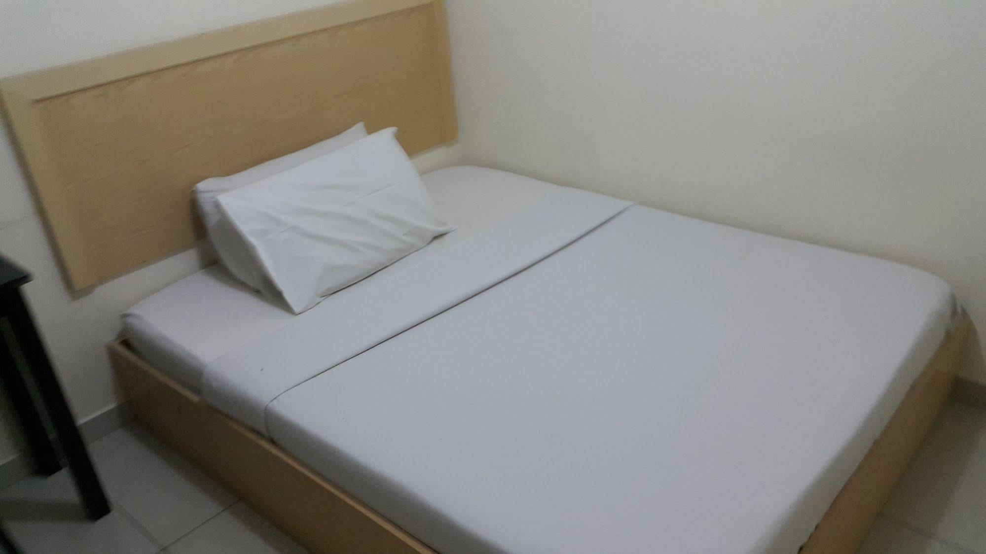 Oyo 301 River Inn Hotel Butterworth Buitenkant foto
