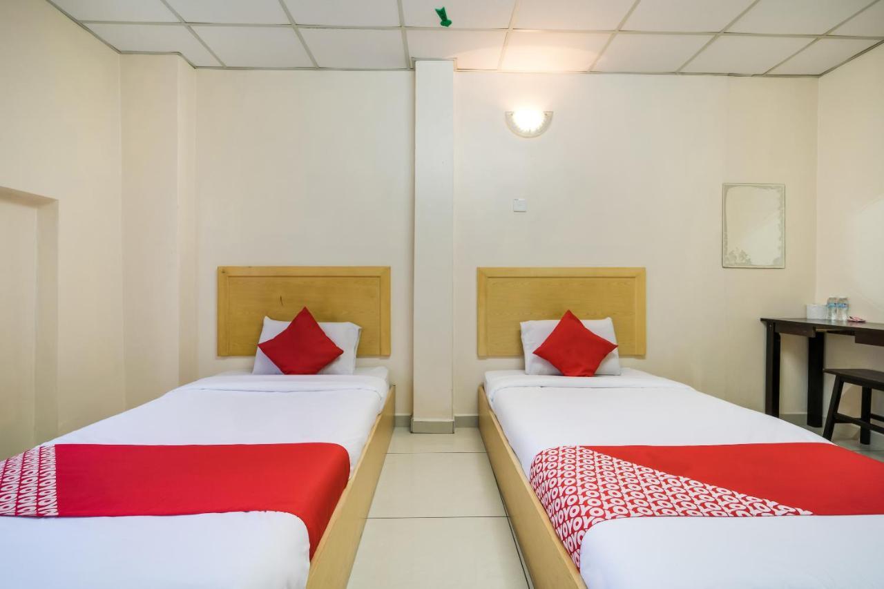 Oyo 301 River Inn Hotel Butterworth Buitenkant foto