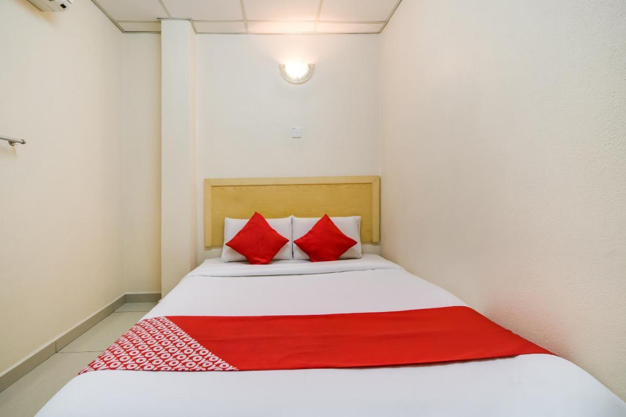 Oyo 301 River Inn Hotel Butterworth Buitenkant foto