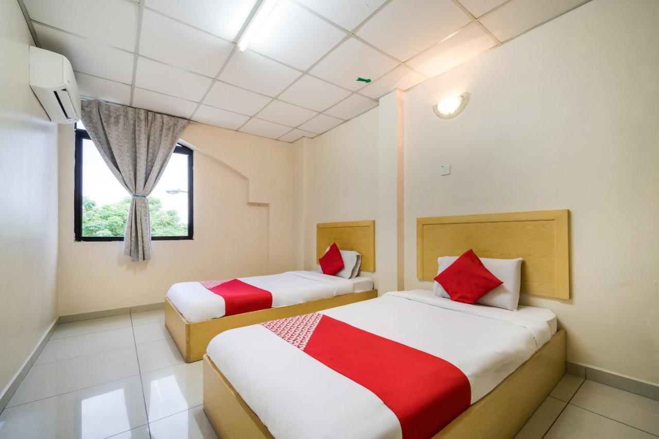 Oyo 301 River Inn Hotel Butterworth Buitenkant foto