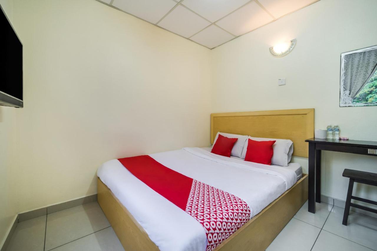 Oyo 301 River Inn Hotel Butterworth Buitenkant foto