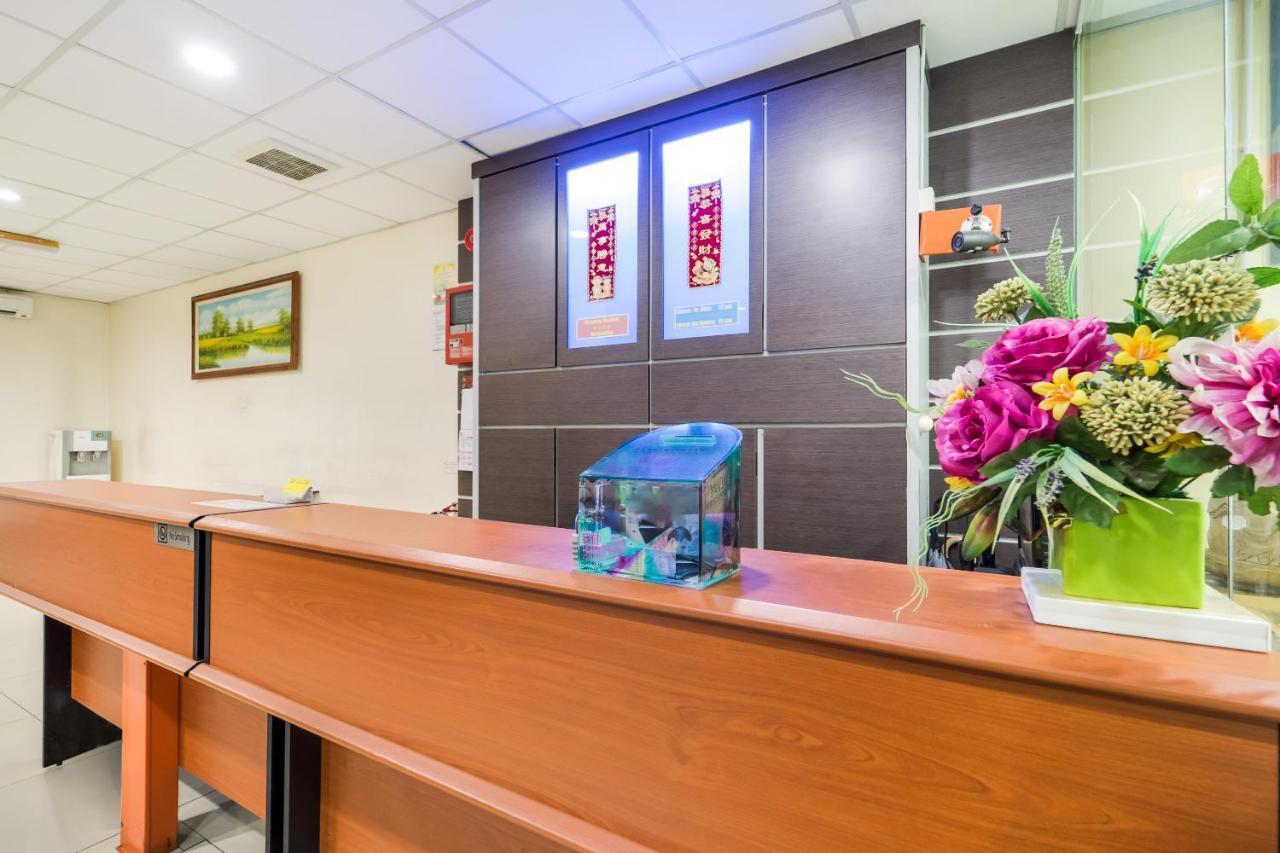 Oyo 301 River Inn Hotel Butterworth Buitenkant foto